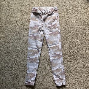 AE camo pant (size 0)